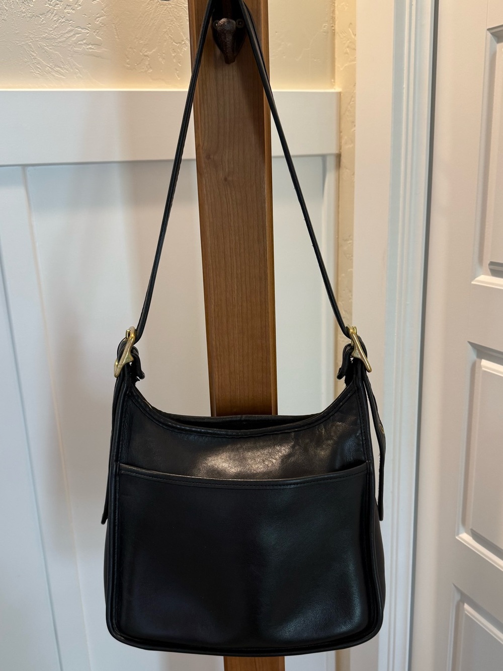 Coach Vintage Black Leather Shoulder Bag - Sleek Everyday Carry